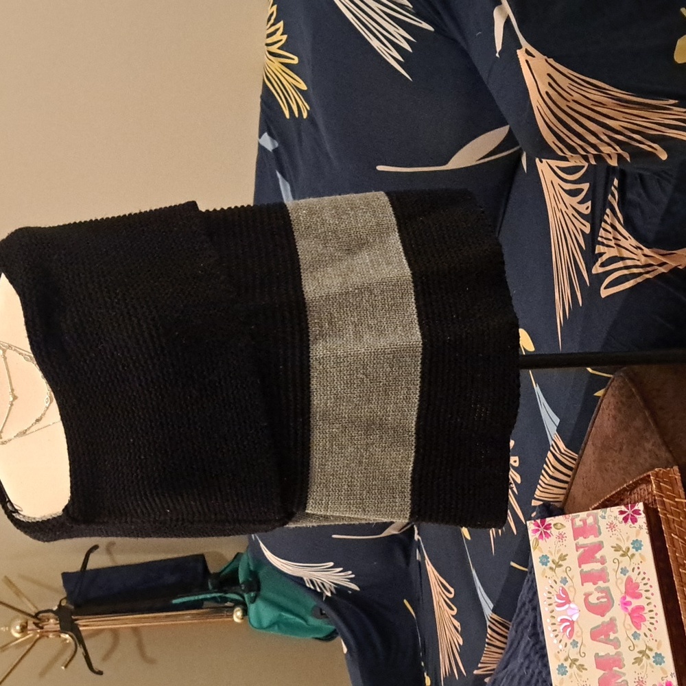 SWEATER PONCHO